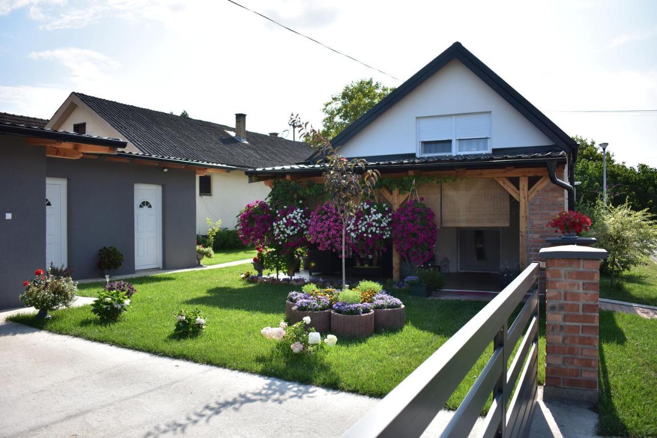 Apartman Tea Valpovo Exterior foto